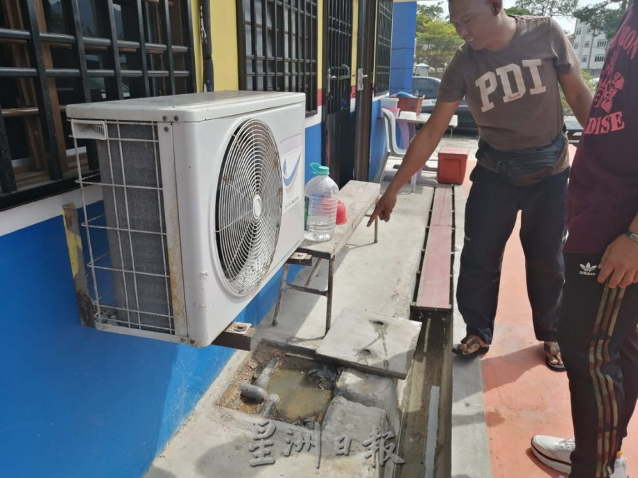 柔:新闻: 戏院路美食广场污水倒流 业者困扰促寻策解决