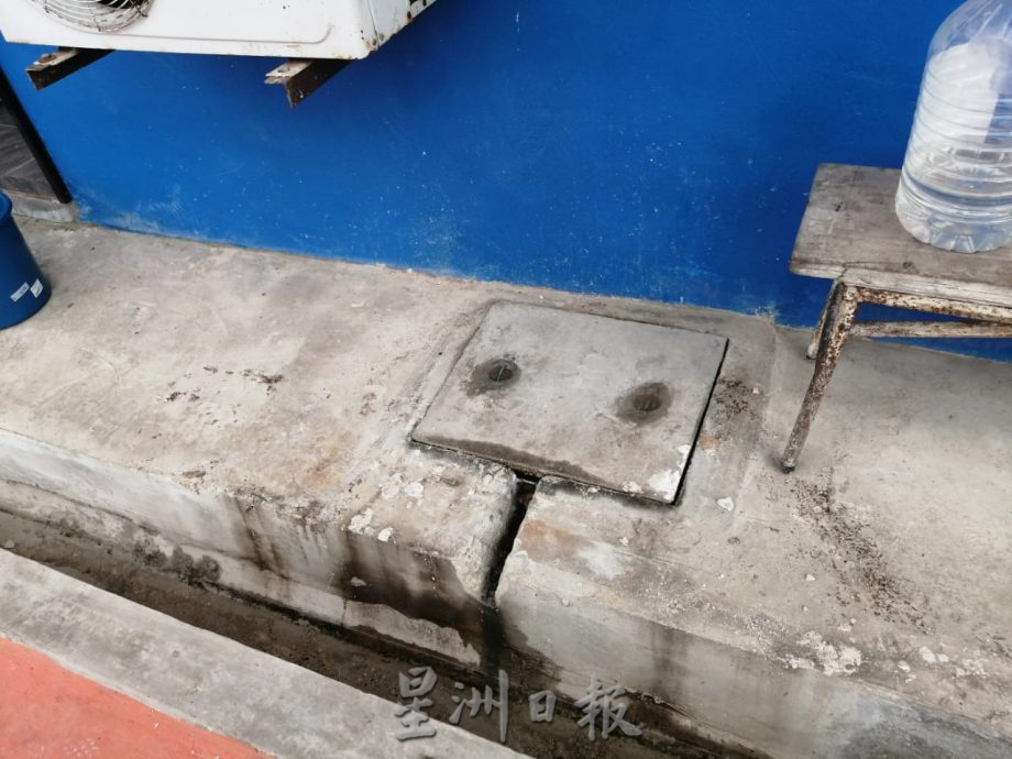 柔:新闻: 戏院路美食广场污水倒流 业者困扰促寻策解决