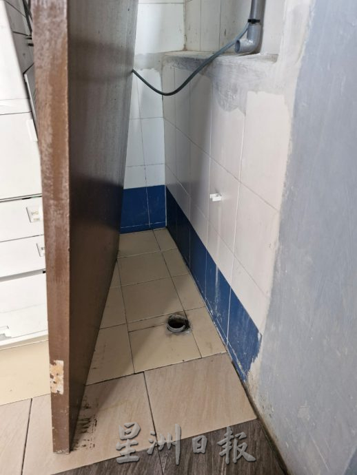 柔:新闻: 戏院路美食广场污水倒流 业者困扰促寻策解决