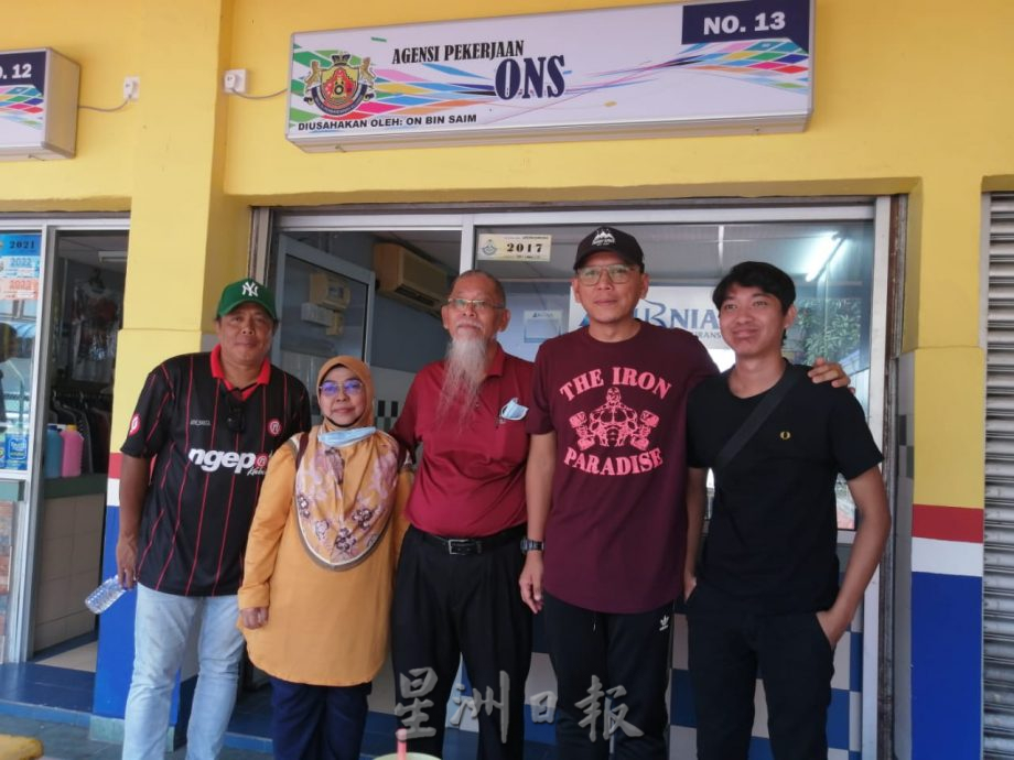 柔:新闻: 戏院路美食广场污水倒流 业者困扰促寻策解决