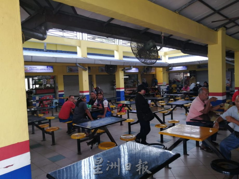 柔:新闻: 戏院路美食广场污水倒流 业者困扰促寻策解决