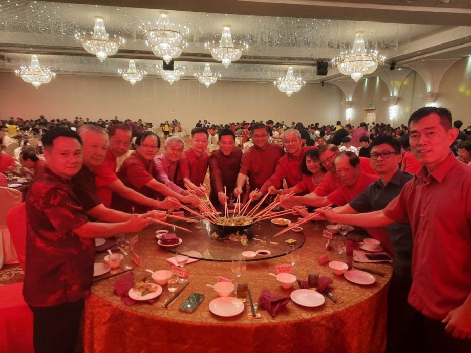 柔:新闻: 贪食街牌楼应添加中文字 张忠华盼华裔议员争取