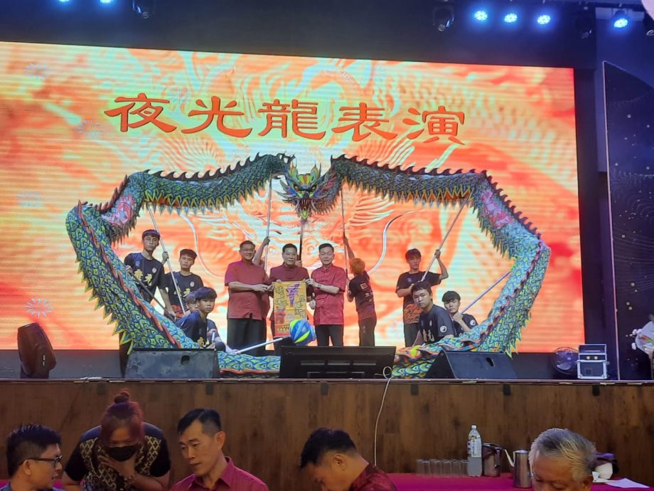 柔:新闻: 贪食街牌楼应添加中文字 张忠华盼华裔议员争取