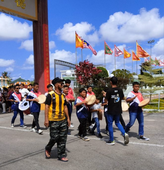 柔:新闻: 队伍全长8公里 兴楼800人 游神谢港