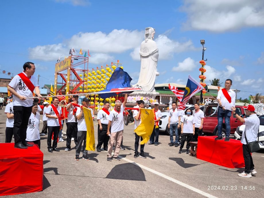 柔:新闻: 队伍全长8公里 兴楼800人 游神谢港