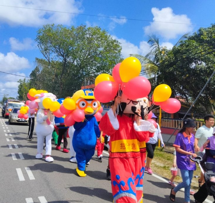 柔:新闻: 队伍全长8公里 兴楼800人 游神谢港