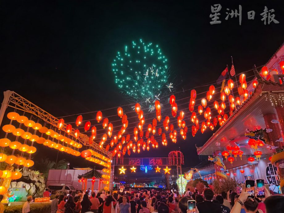 柔:新闻:德化家庭新春庆典 金光闪龙闹元宵