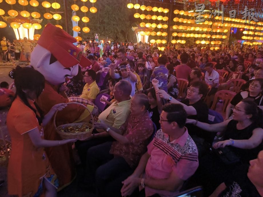 柔:新闻:德化家庭新春庆典 金光闪龙闹元宵