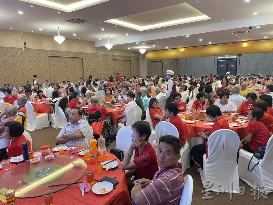 柔:新闻:柔老友联谊会响应新纪元募款置南大楼 支持华教 延续南大精神