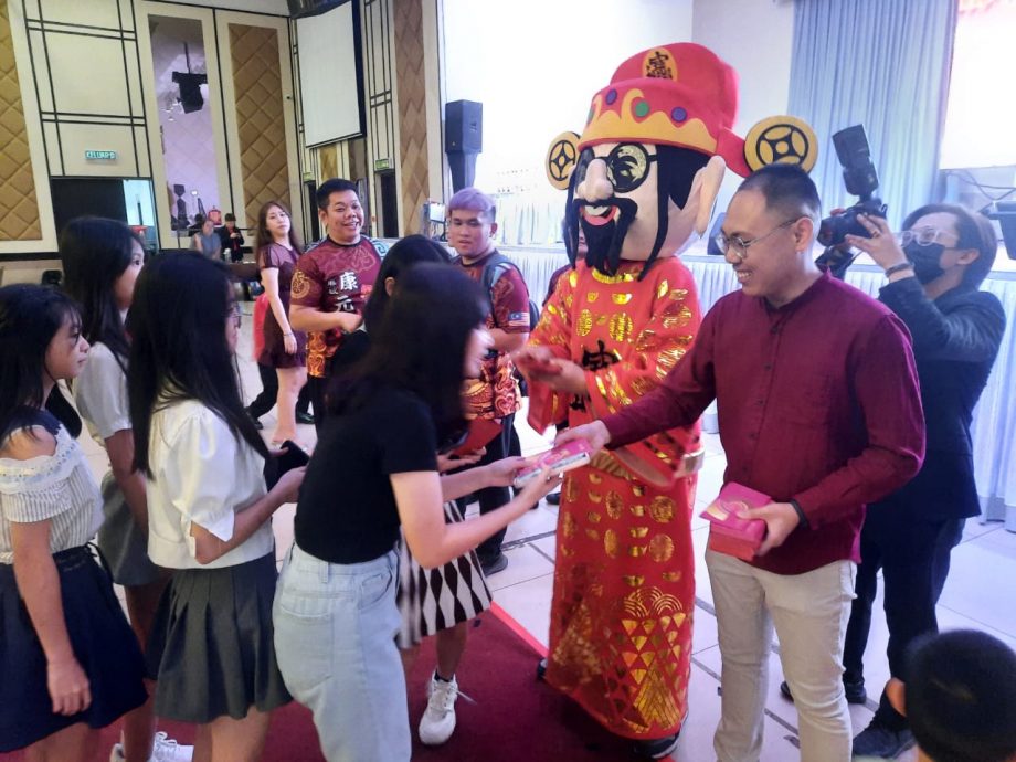 柔：新闻：黄友欢：已向有关部门要求  盼提高家具业开发援金