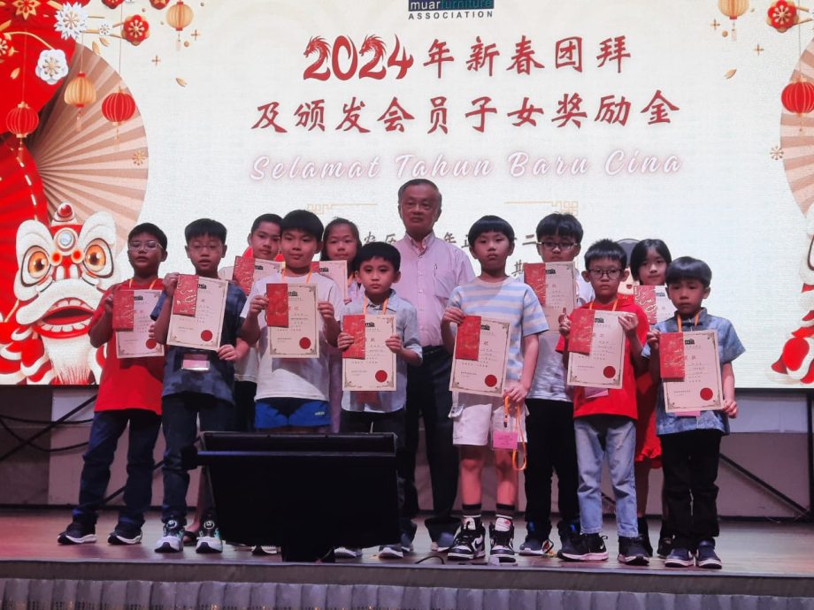 柔：新闻：黄友欢：已向有关部门要求  盼提高家具业开发援金