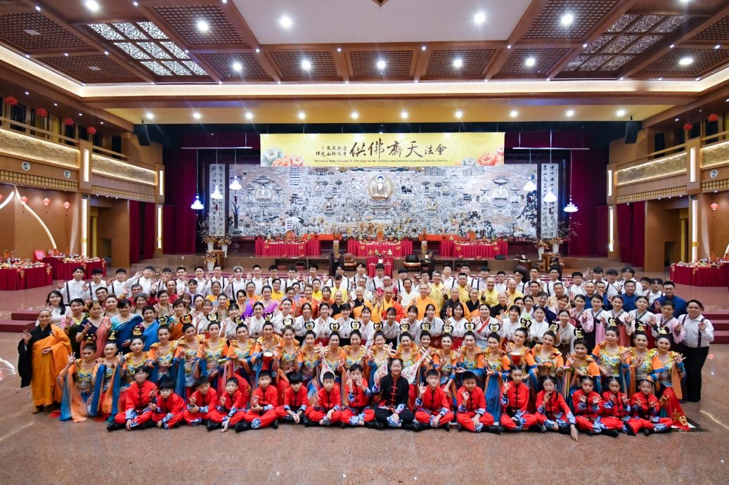 柔:新马寺供佛斋天 70童子童女欢喜献供