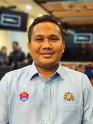 柔:签备忘录助宣传柔旅游年 德士车身安装广告贴纸