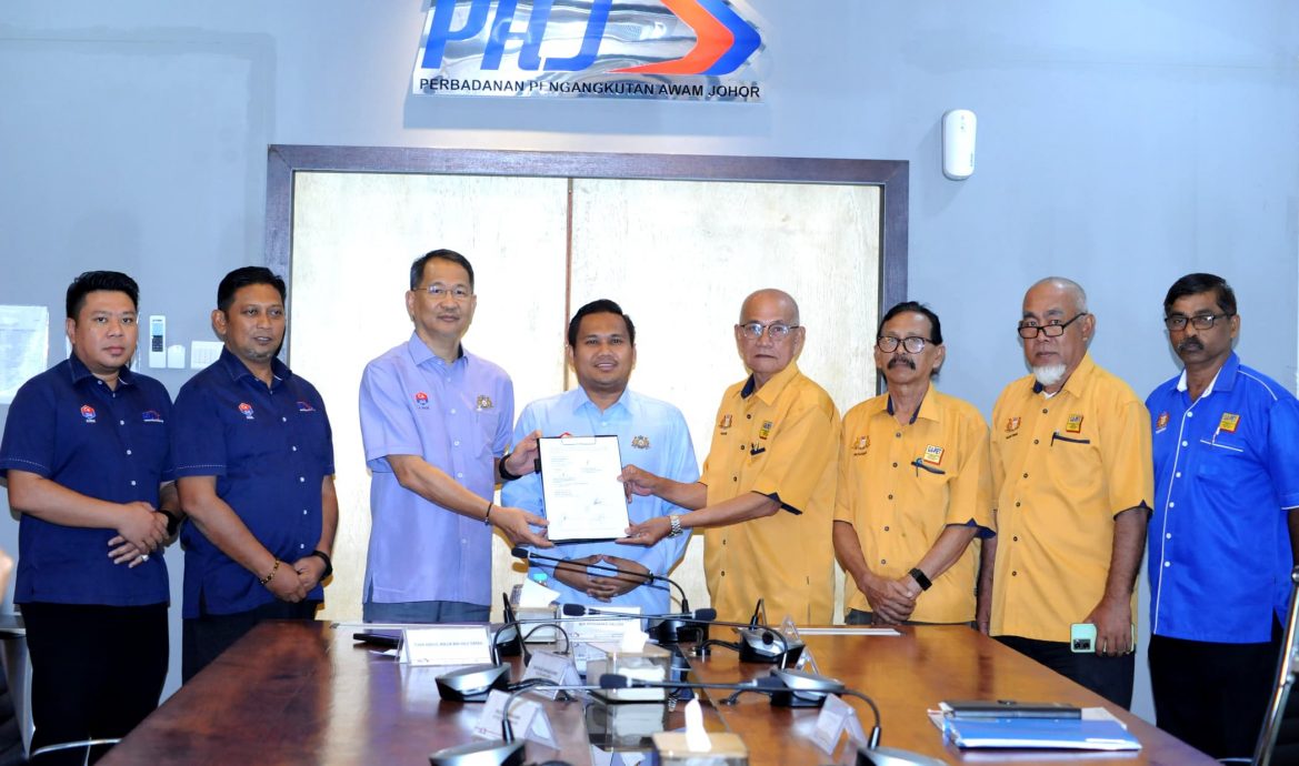 柔:签备忘录助宣传柔旅游年 德士车身安装广告贴纸