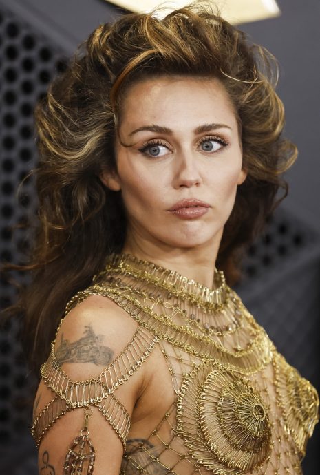 格林美红毡︱泰莱零笑容项链藏彩蛋 麦莉希洛斯变大暴牙