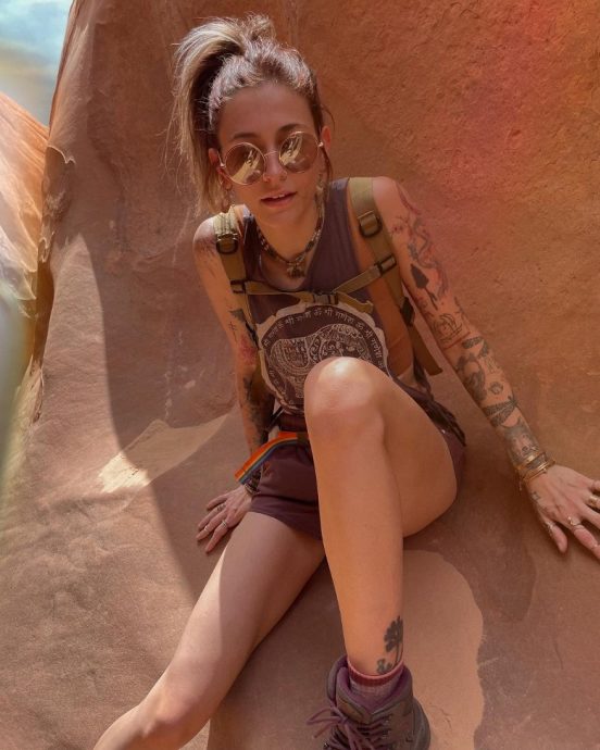 格林美红毡︱泰莱零笑容项链藏彩蛋 麦莉希洛斯变大暴牙