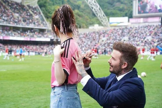 梁朝伟入场集邮贝克汉姆　邓紫棋独霸2分钟威尽全场