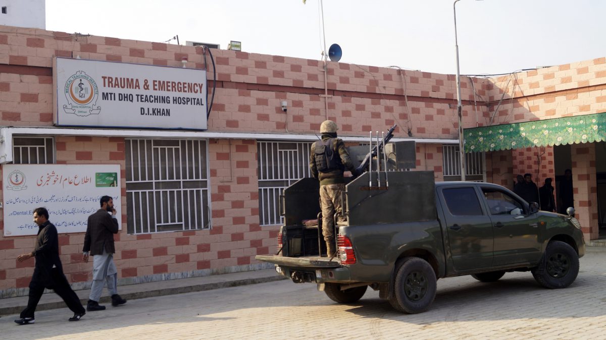 武装份子“闯警局扔手榴弹” 巴基斯坦10警殉职