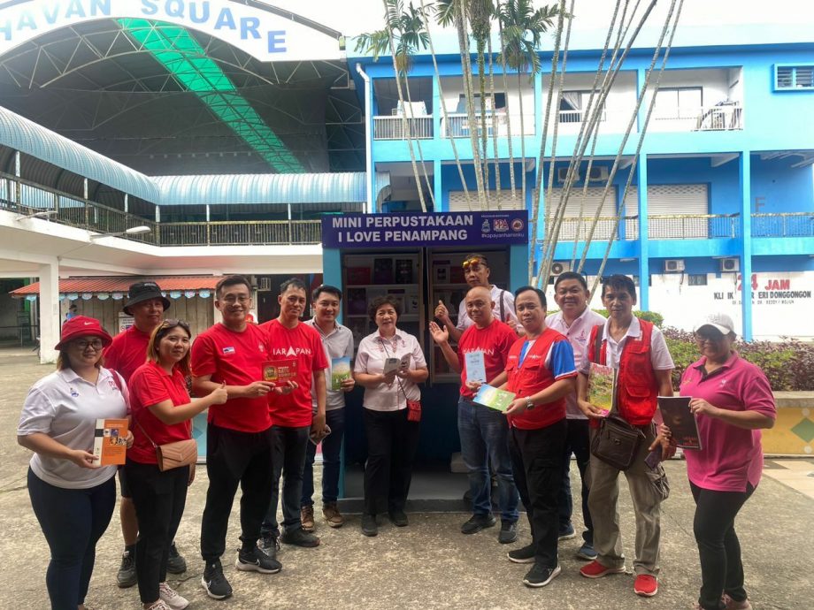 沙巴/旧电话亭改造迷你图书馆