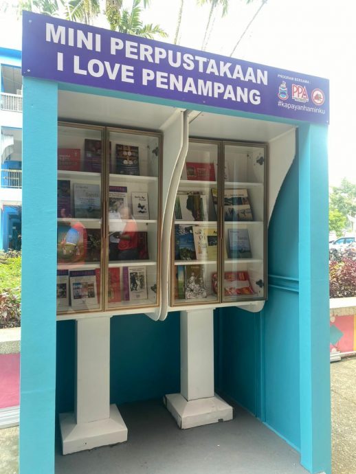 沙巴/旧电话亭改造迷你图书馆