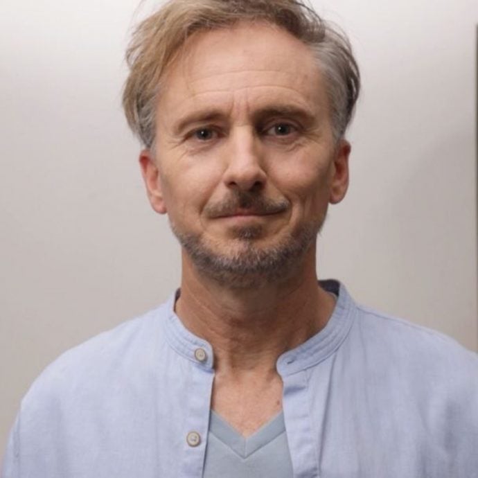 河国荣离世｜逝世同日教办年货广告出街　反串女人分饰多角成最后遗作