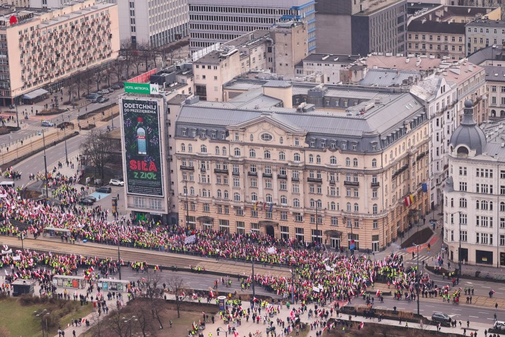 波兰农民示威抗议欧盟绿色政策和乌克兰粮食进口