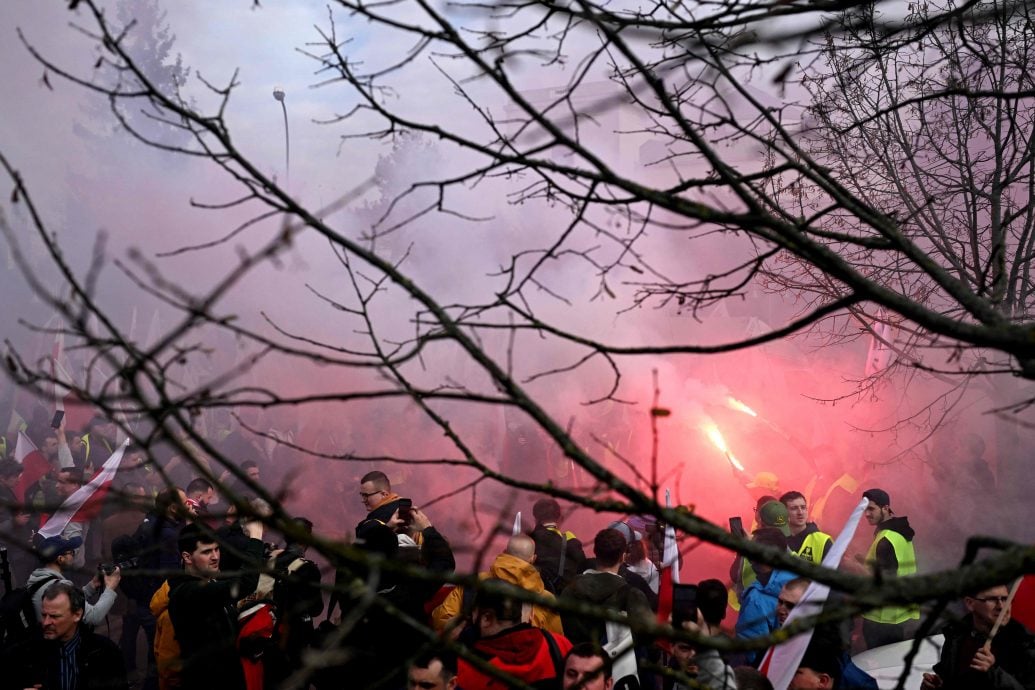 波兰农民示威抗议欧盟绿色政策和乌克兰粮食进口