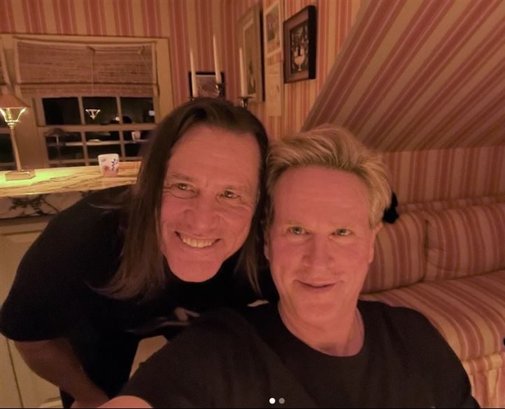 消失荧幕2年 62岁占基利模样全变