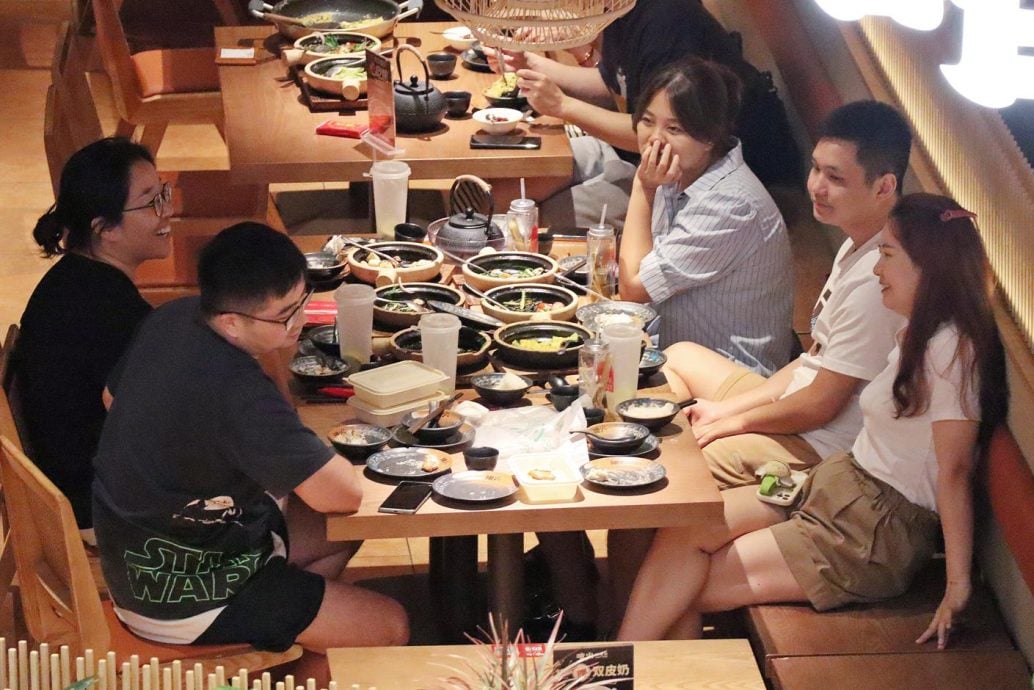 港人北上消费吃年夜饭 香港餐饮业料生意跌15%