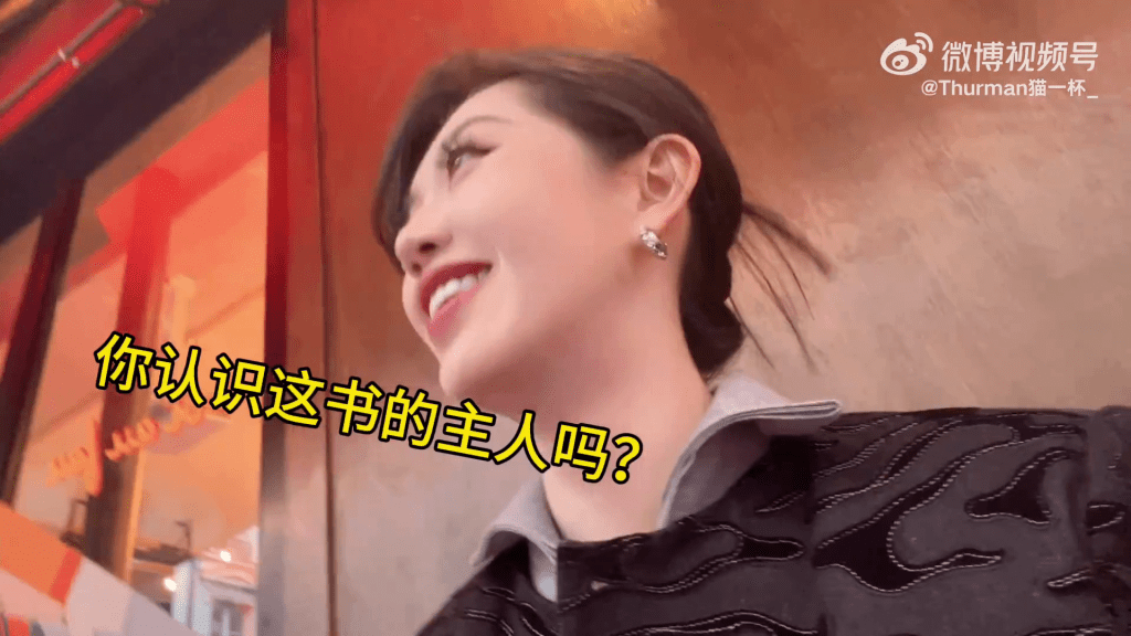 游巴黎未写作业簿遗留厕所 热心美女带回国拍片寻小学生失主