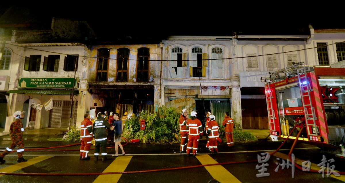 火魔夜访打扪百年老店毁80% 杂货店母子外出逃一劫