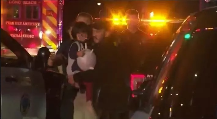 父送外卖未熄引擎 男童连人带车被掳走