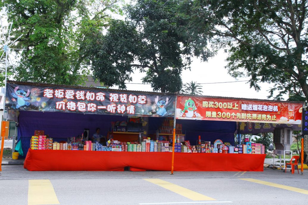 版头-大都会/冲冲冲,爆竹烟花贩视年初八拜天公为最后冲线/8图