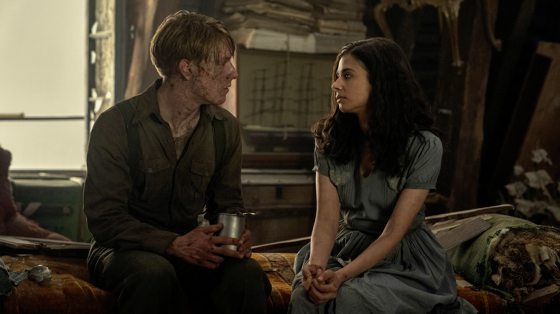 王晋恒/《呼唤奇迹的光》乱世广播的温热微光