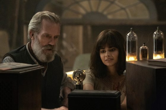 王晋恒/《呼唤奇迹的光》乱世广播的温热微光