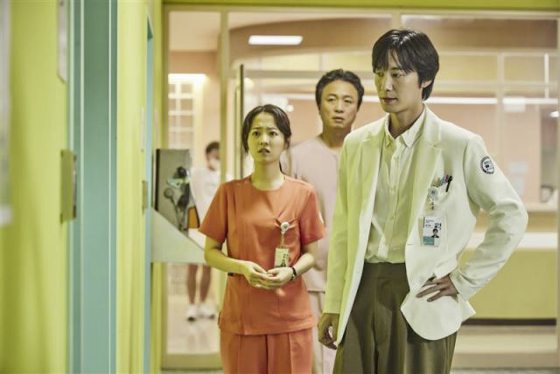 王晋恒／《精神病院也会迎来清晨》写在我们仍未发病前