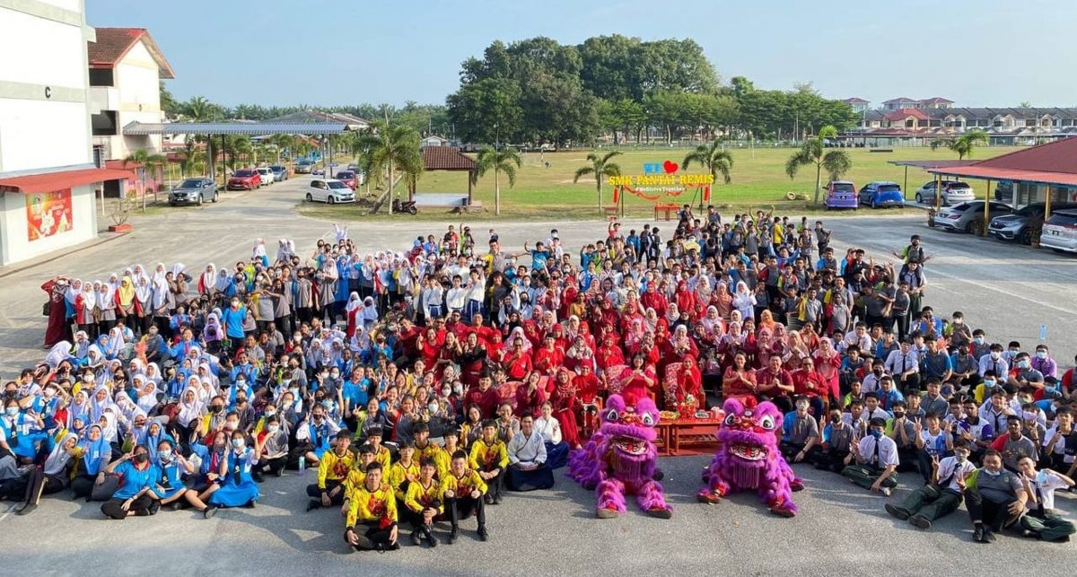 班台国中700各族师生 同庆华人新年