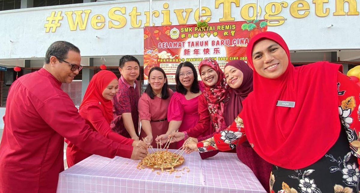 班台国中700各族师生 同庆华人新年