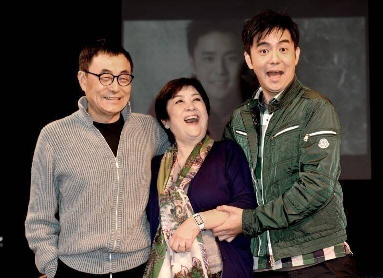 甄珍儿开战“敌人” 怒轰：让你家破人亡