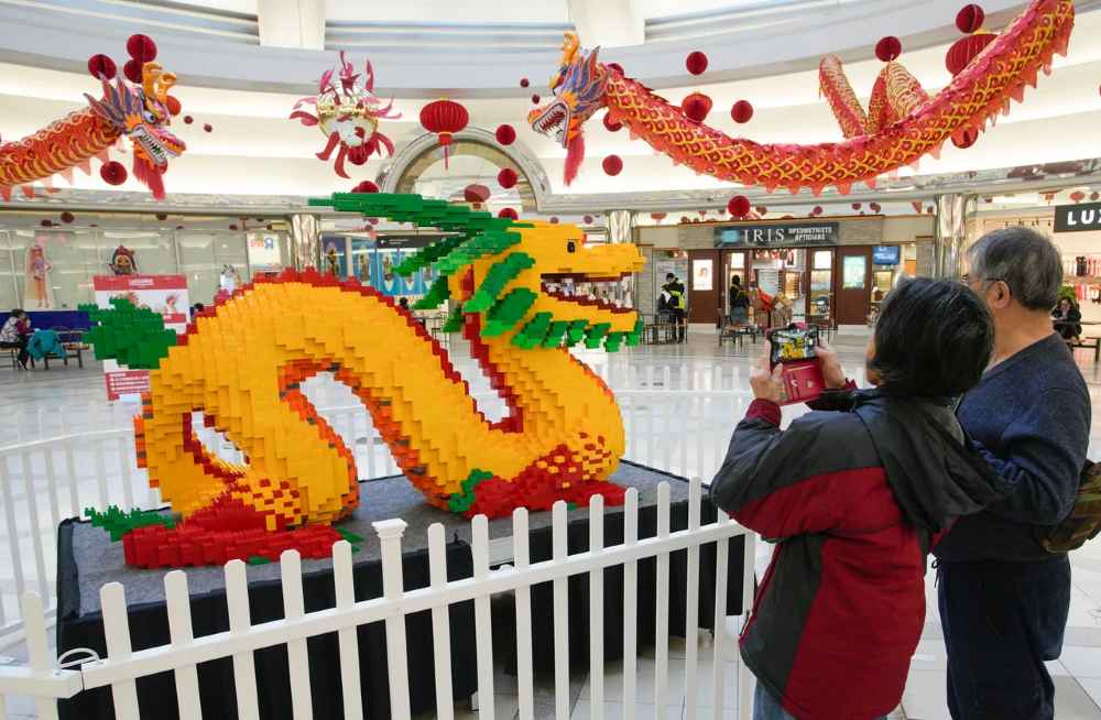 用了几块乐高?长2公尺、高1.5公尺巨龙 花3天打造月底屠龙