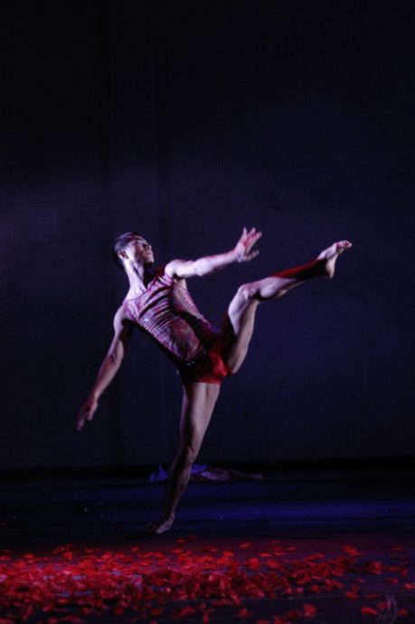 用舞蹈跟自己谈一场恋爱——叶忠文《黄昏之恋》独舞展