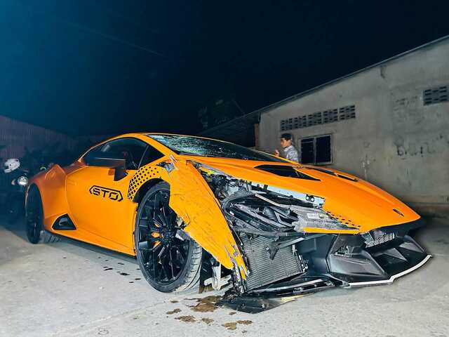 男子驾跑车撞死骑士 欲逃离现场被逮捕