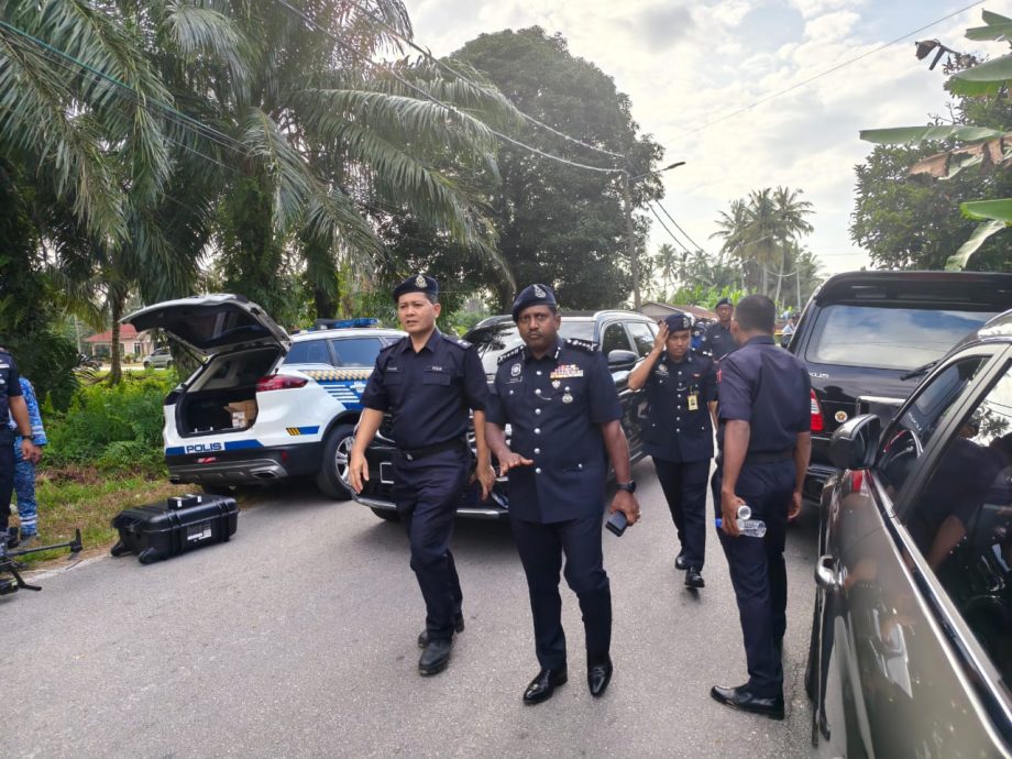 疑失事飞机乘客家属现身 雪州总警长抵现场