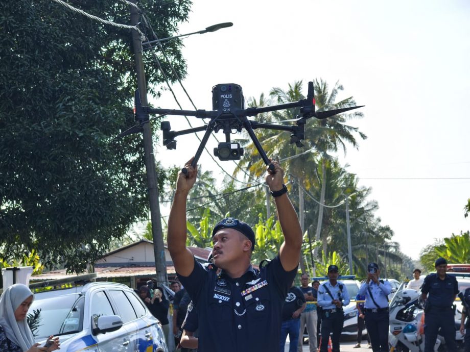 疑失事飞机乘客家属现身 雪州总警长抵现场