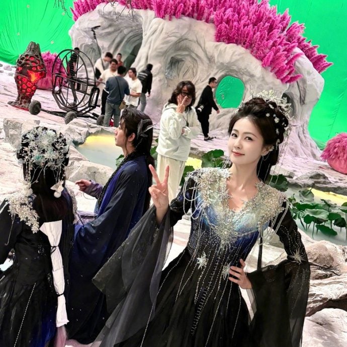 白鹿晒替身背影登热搜 遭爆私下真实一面