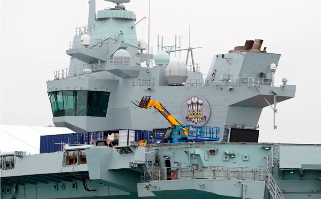 看世界 英国航母伊丽莎白女王号启程参加北约军演前故障