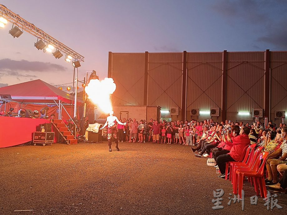 真纳区新春文化表演逾千人捧场 烟花点缀知知港天空