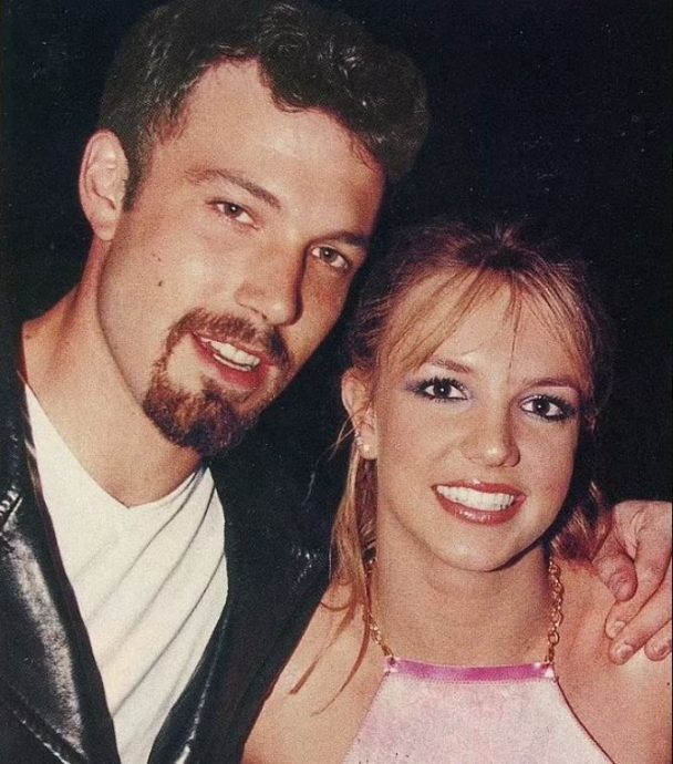 碧妮暗示曾与宾艾弗力疯狂一夜情 网亏会激怒珍妮花洛庇丝