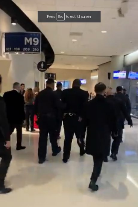 第66届格林美︱官方公布得奖人出包 饶舌歌手被警上铐带走	