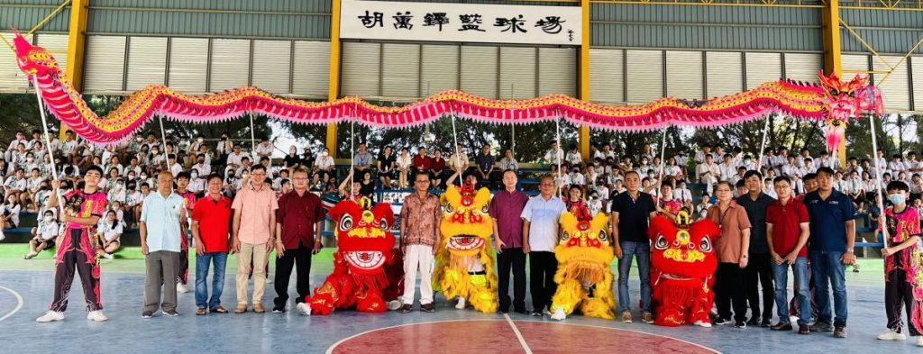 育青校董为龙狮点睛 吁各界支持醒狮贺岁活动